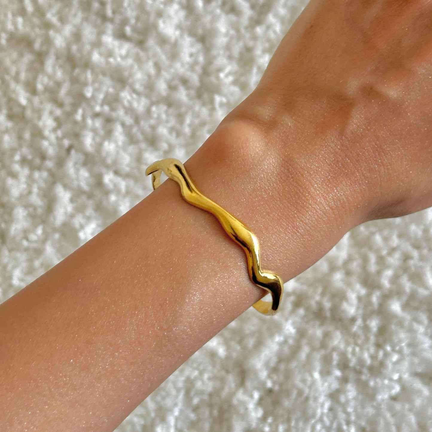 Wavy Bracelet The Chic Women.