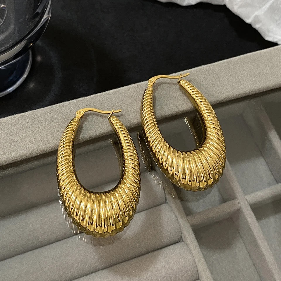 Textured oval hoops