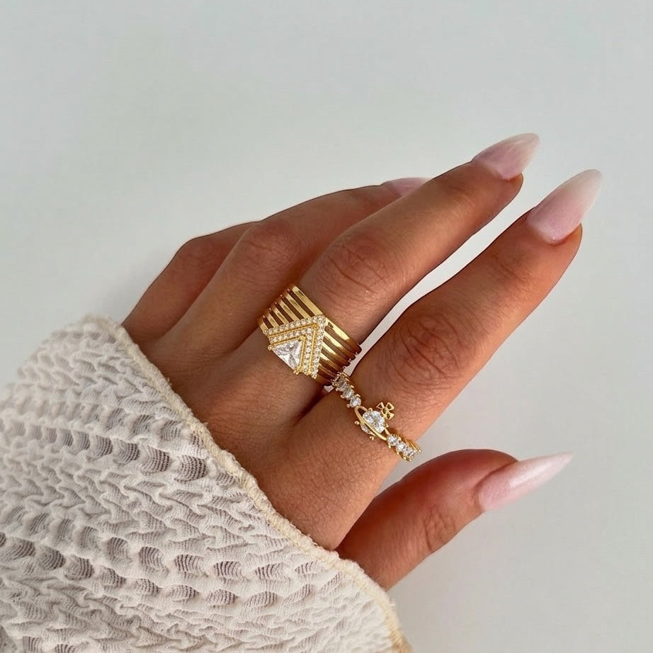 Dainty Venus Ring