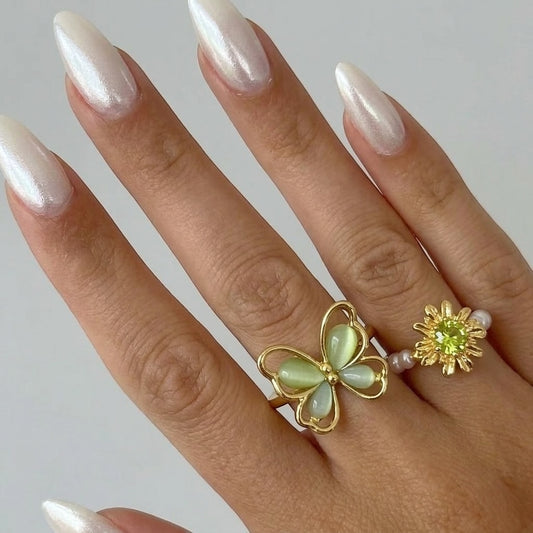 Flora Pearl Stretch Ring
